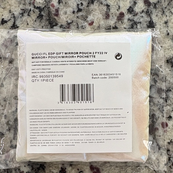 Gucci Beauty Pouch with Heart Mirror - White and Pink - Picture 7 of 8